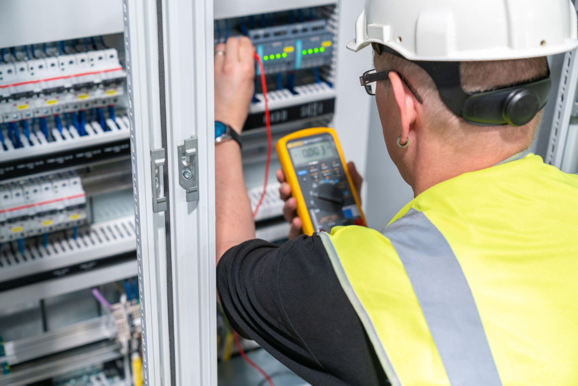 Elektroanlagen-Kontrolle bei ESH Elektro Service Henninger GmbH in Salzatal OT Pfützthal