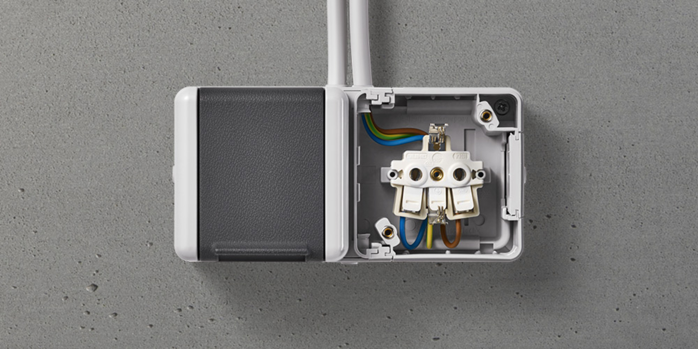 Doppelsteckdose mit Trennsteg bei ESH Elektro Service Henninger GmbH in Salzatal OT Pfützthal