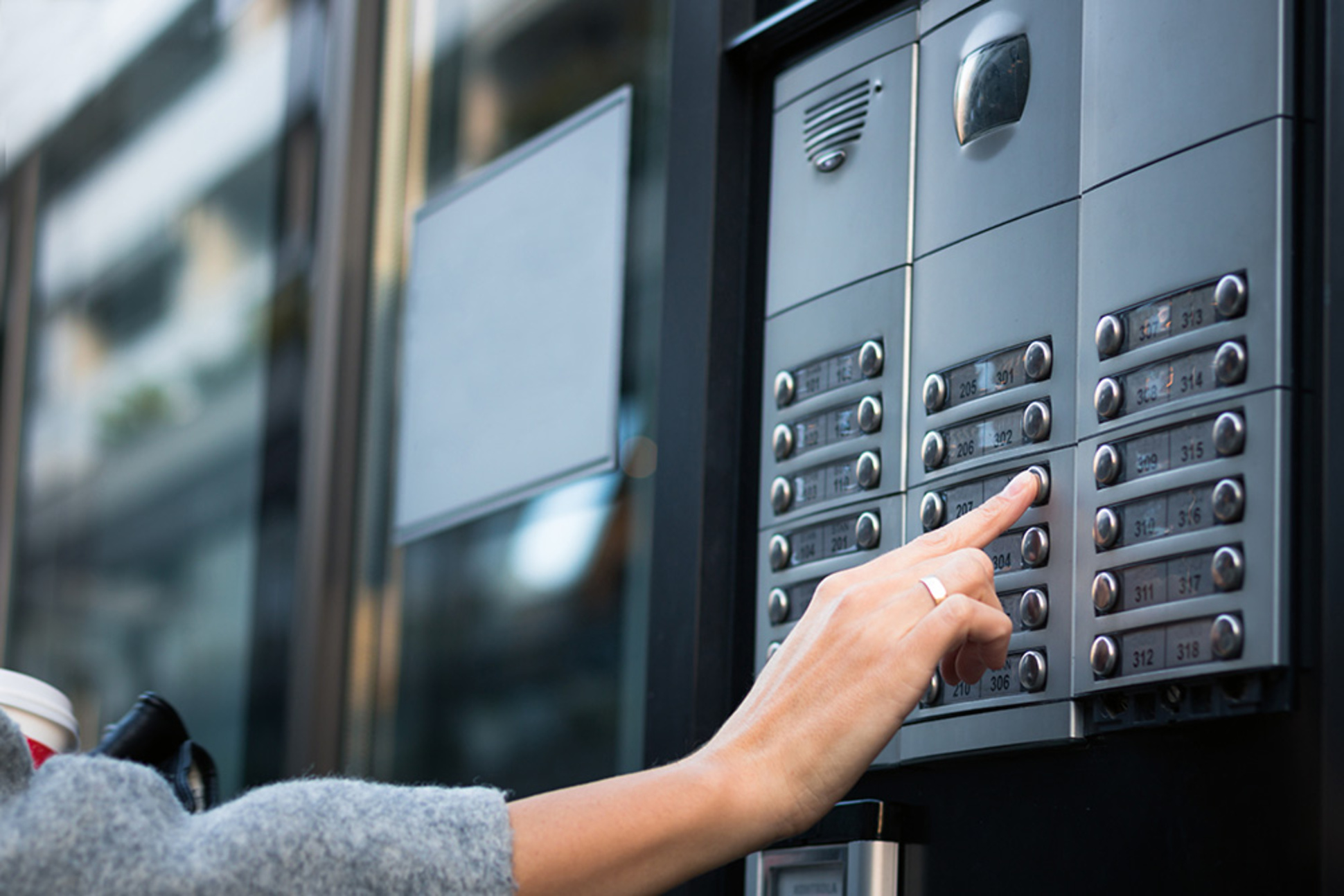 Sprech­anlagen bei ESH Elektro Service Henninger GmbH in Salzatal OT Pfützthal